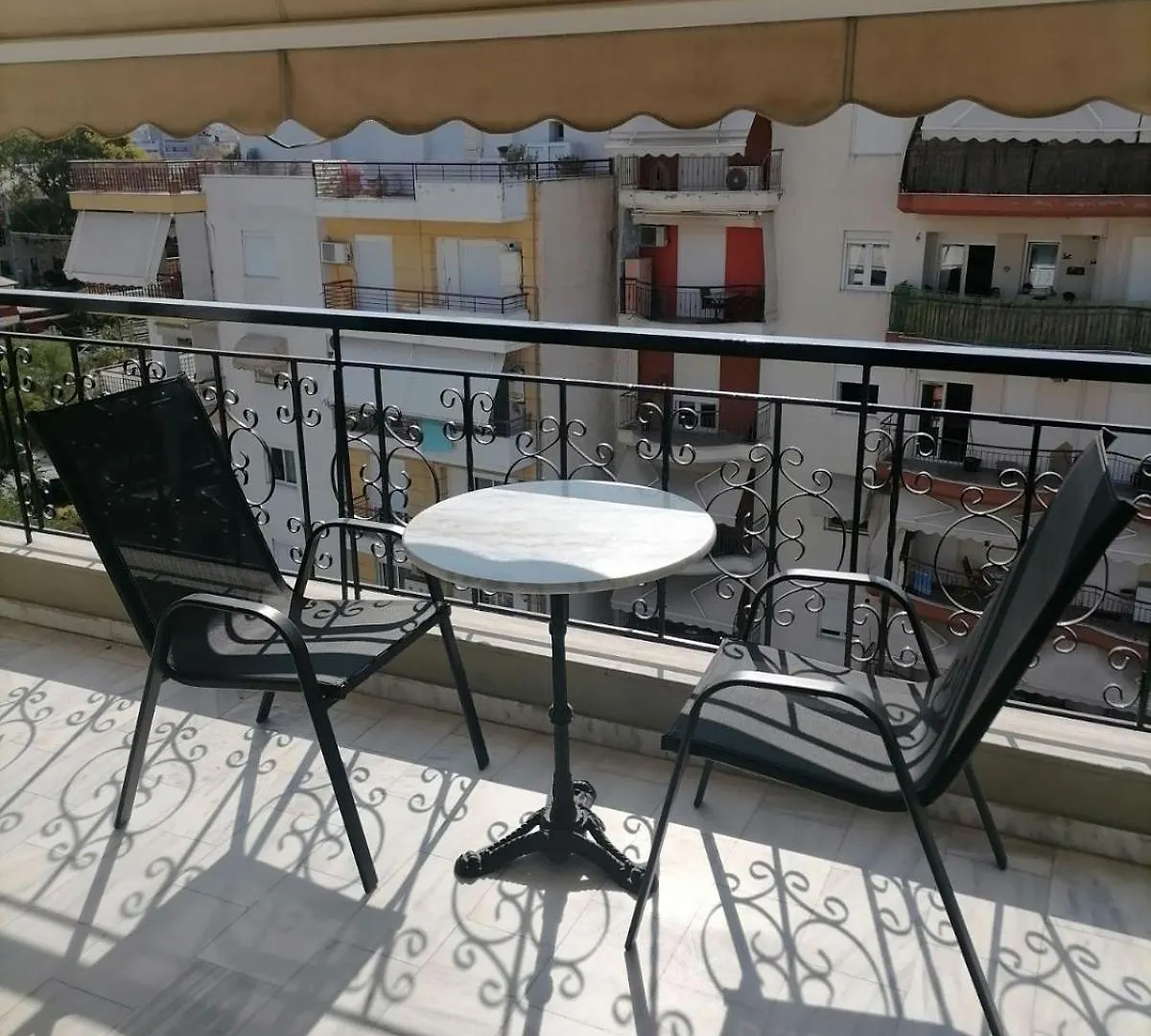 Το Σπίτι Του Στράτου Στη Θεσσαλονίκη- Stratos' Apartment In Thessaloniki
