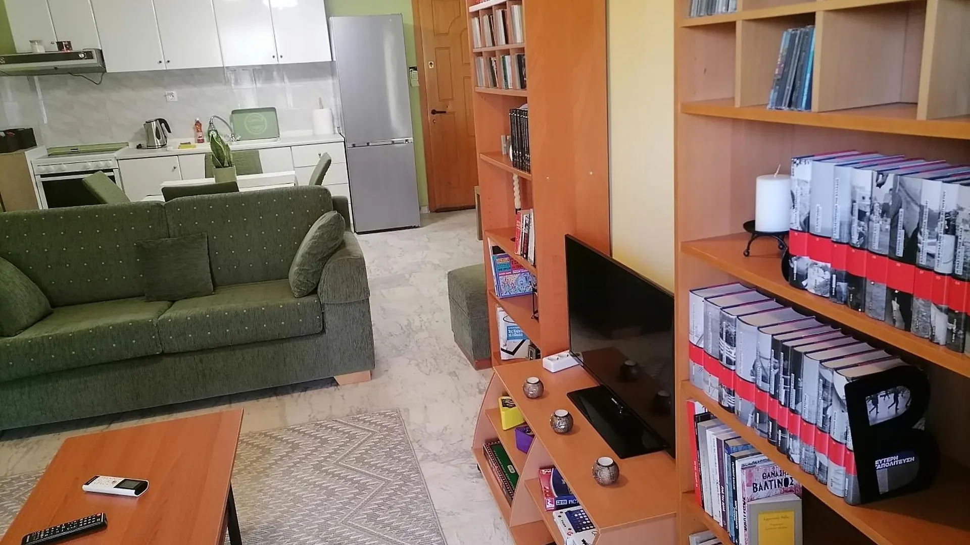 Το Σπίτι Του Στράτου Στη Θεσσαλονίκη- Stratos' Apartment In Thessaloniki