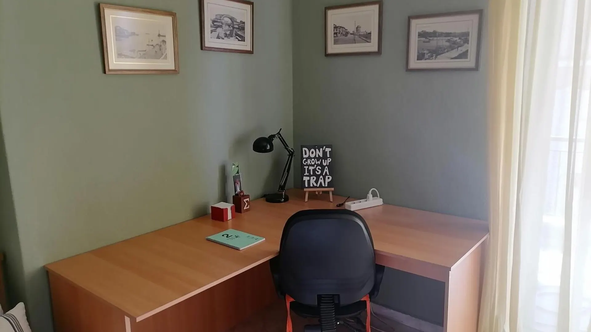 Το Σπίτι Του Στράτου Στη Θεσσαλονίκη- Stratos' Apartment In Thessaloniki