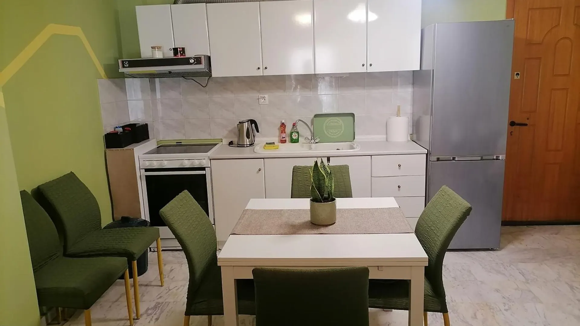 Το Σπίτι Του Στράτου Στη Θεσσαλονίκη- Stratos' Apartment In Thessaloniki Greece