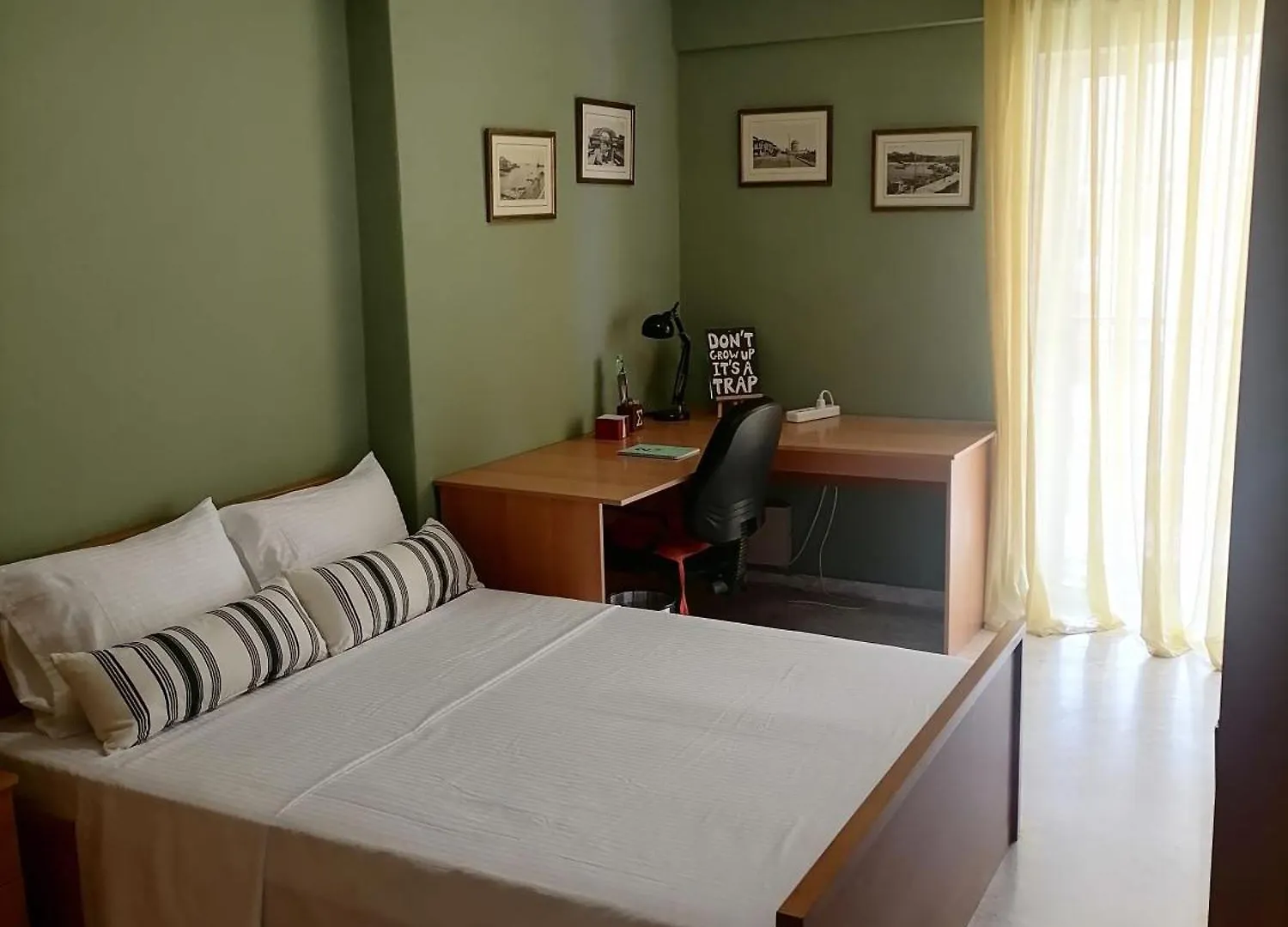 Το Σπίτι Του Στράτου Στη Θεσσαλονίκη- Stratos' Apartment In Thessaloniki